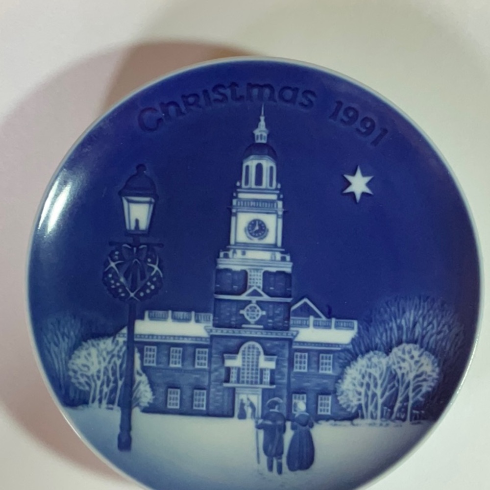 Christmas Eve at Independence Hall - Bing & Grondahl Limited Series Plate 1991